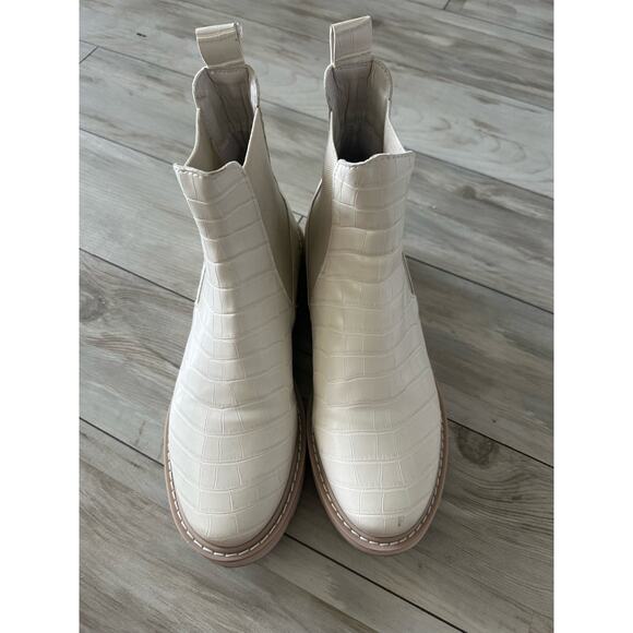 Dolce Vita Boots Women's 8 Ivory Croc Tazmin Ankle Pull On Almond Toe Winter - Picture 2 of 8